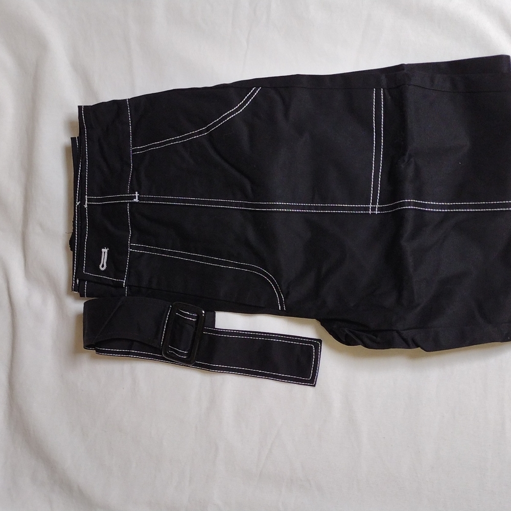 Contrast topstitching cargo pants with a belt black sz L